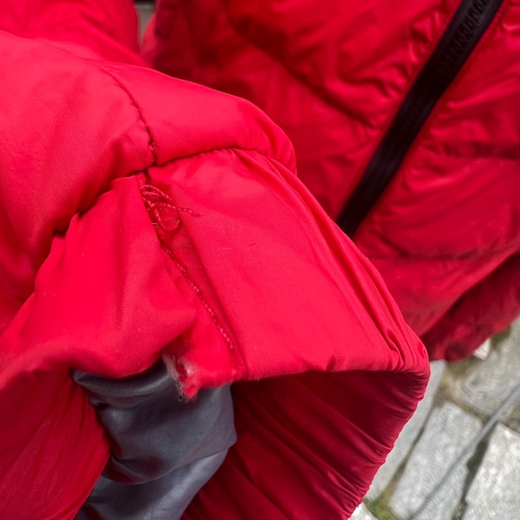 Authentic Canada Goose Abbott Hoody Red - Picture 9 of 16